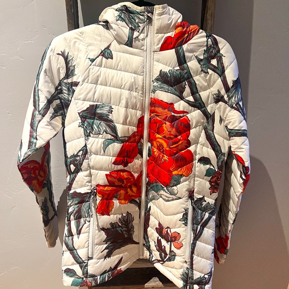 Columbia women’s white out II Omni heat botanical jacket